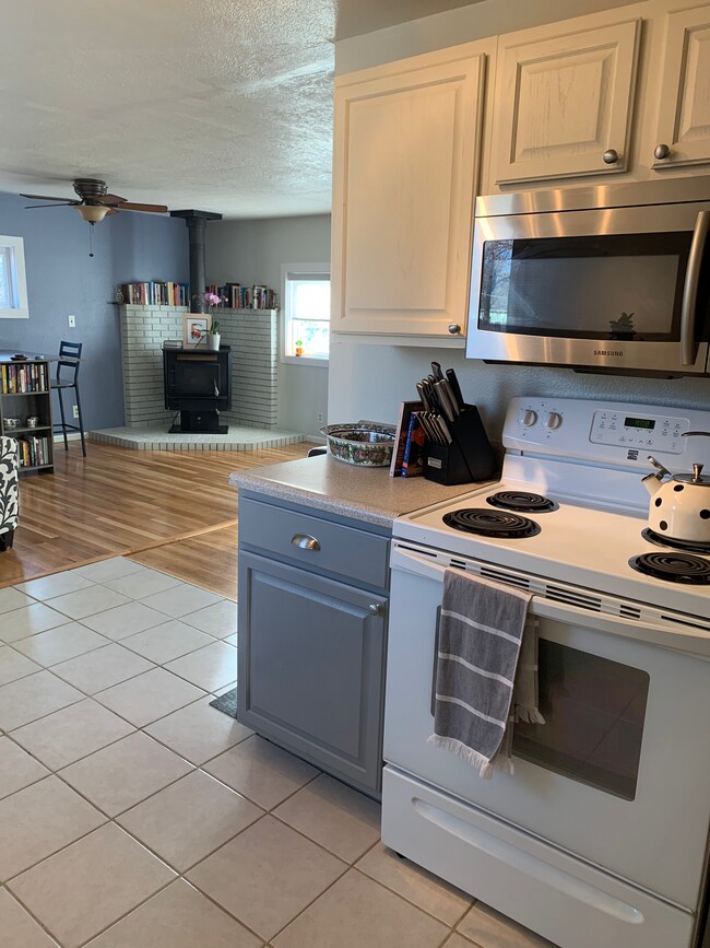 Building Photo - 3050 Desmet Dr