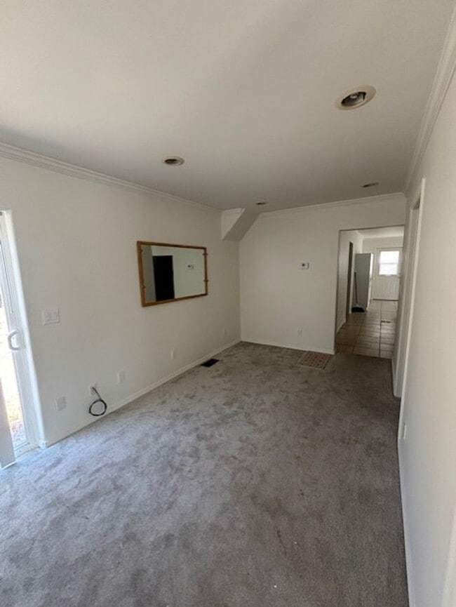 Building Photo - Newly Renovated 2 Bedroom Home in Mountain...