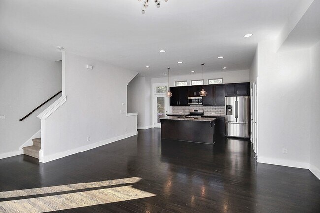 Foto del edificio - NoDa Townhome For Rent