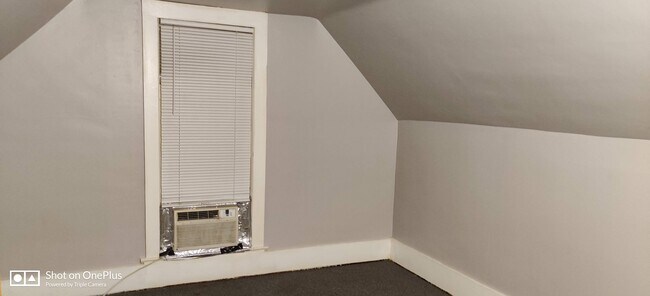 Bedroom - 1117 Garden St