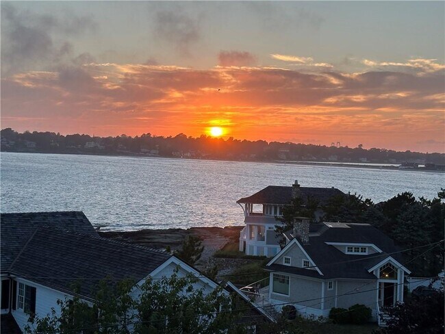 Building Photo - 249 Tuckerman Ave