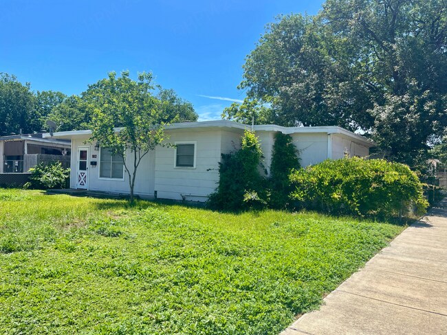 Foto del edificio - Charming 3 Bedroom Home with Detached Garage in South San Antonio