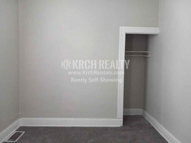 Foto del edificio - Nice 2 BD 1 BTH home with high ceilings an...