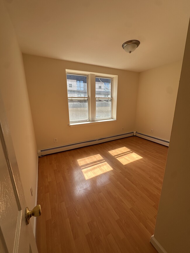 Bedroom - 99 Avenue E