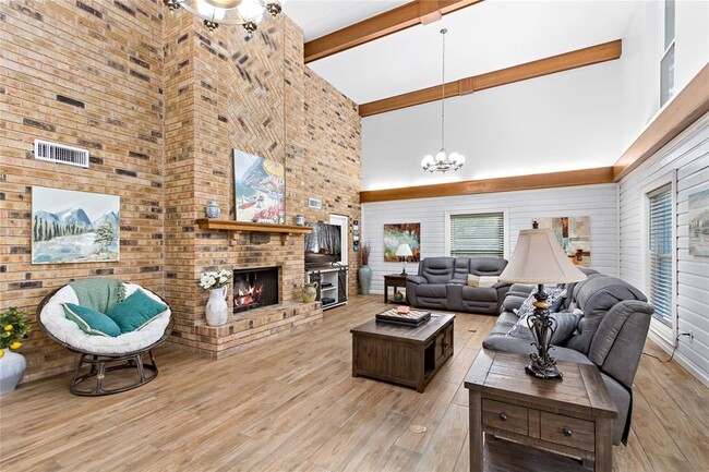 Building Photo - 450 Pinemont Dr