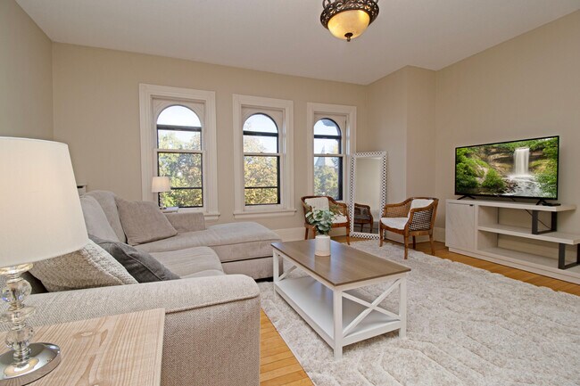 Foto del edificio - 598 Summit Ave