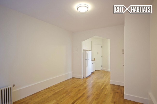 Building Photo - 241 Mulberry St