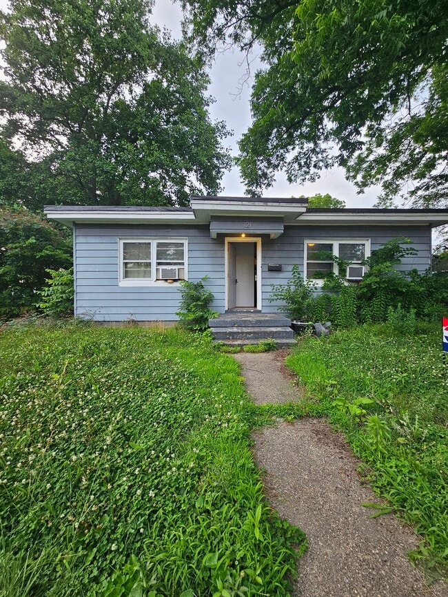 Building Photo - 121 W 9th St