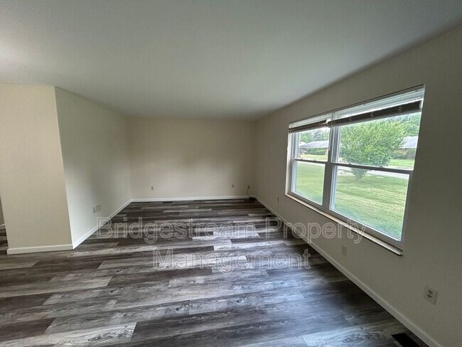 Foto del edificio - 4352 Sunray Rd