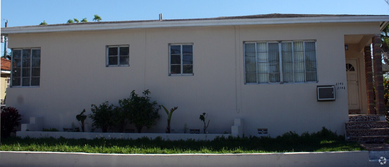 Building Photo - 3742 SW 29th St