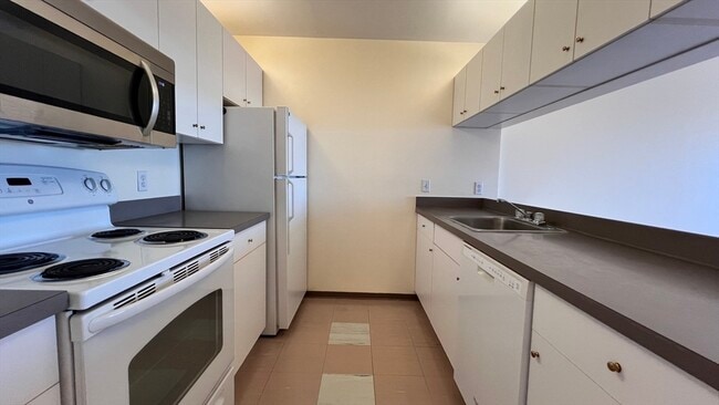 Building Photo - 100 W Squantum St