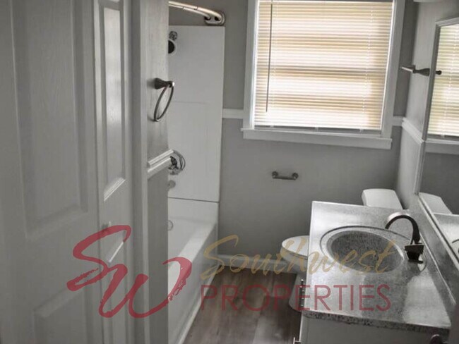 Foto del edificio - Cute 3 Bed / 2 Bath Close to Campus | Water & Lawncare Included