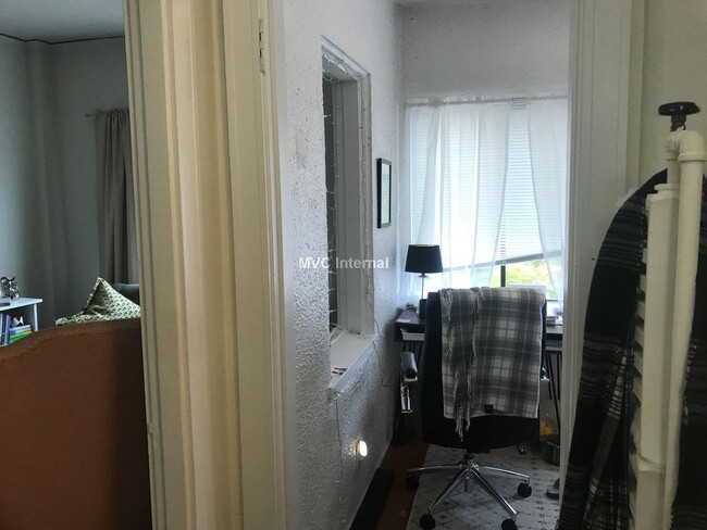 Foto del edificio - Nicely located 1 bed unit located right ne...