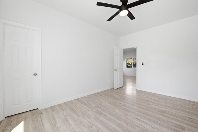 Building Photo - 6330 Mesita Dr