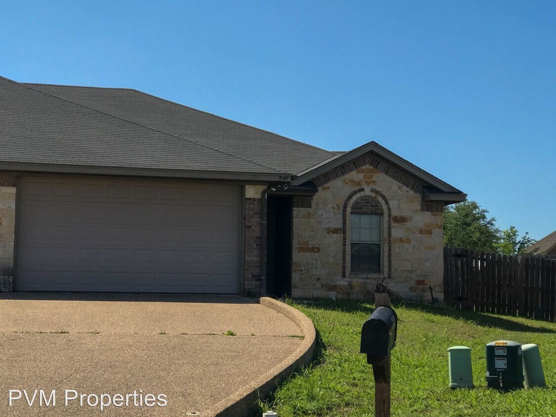 Primary Photo - 3 br, 2 bath Apartment - 3149 Breton