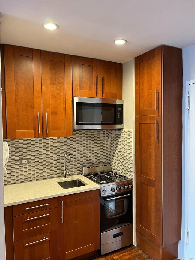 Foto del edificio - 76-26 113th St