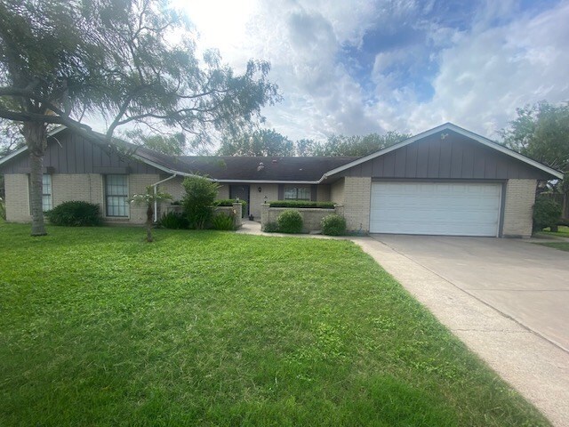 Building Photo - 713 Mesquite Dr
