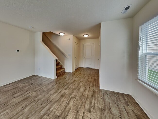 Foto del edificio - 10921 Woods Dr