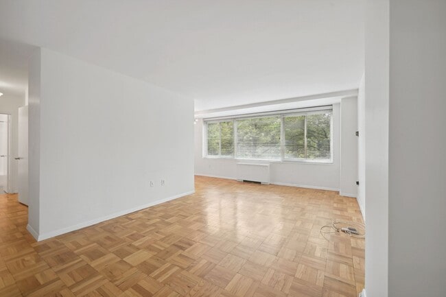 Foto del edificio - Walk to Georgetown! One Month Concession! Professionally Managed & Recently Renovated // 1 Bedroo...