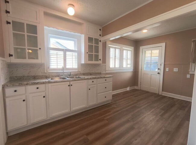 Building Photo - Charming 2-Story Brick Home with Detached Garage AVAILABLE NOW