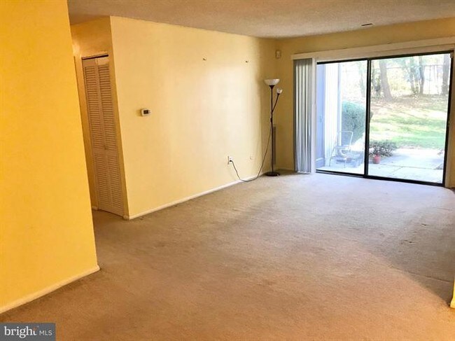 Building Photo - 806 Canterbury Ct