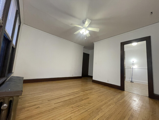 Sala de estar - 1023 Grand Ave