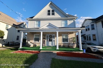 Building Photo - 322 1st St