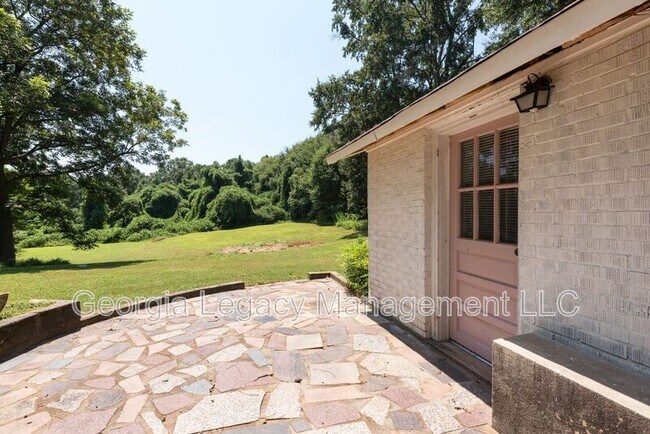 Building Photo - 2615 W Main St