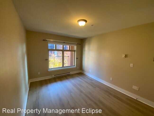 Building Photo - 1 br, 1 bath House - 123 Queen Anne Ave N....