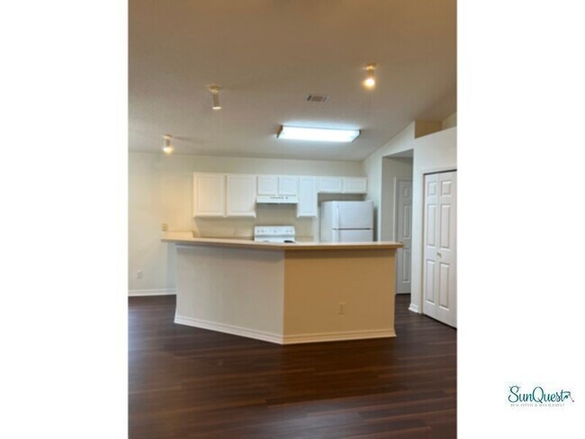 Foto del edificio - Well-kept 3/2 with fenced in yard.