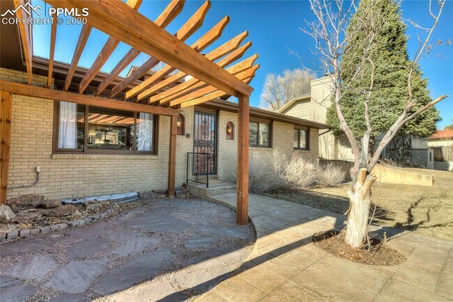 Building Photo - Walk to Country Club! D12 schools! 6 beds,...