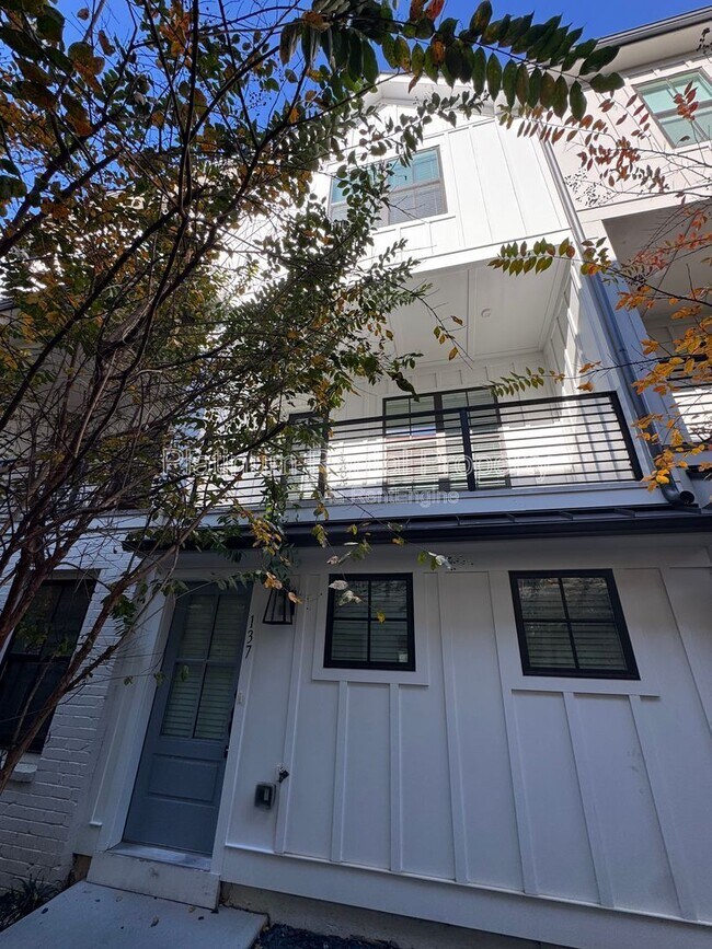 Foto del edificio - 137 Pacer Pl