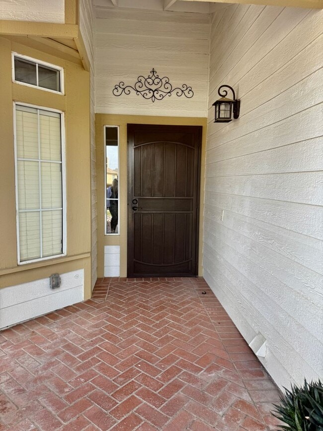 Building Photo - Nice Single Story Home