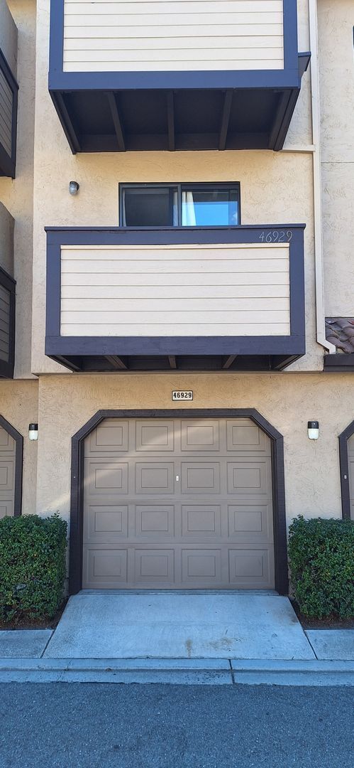 Foto del edificio - COMING SOON! $2850 2 BED/2 BATH CONDO IN W...