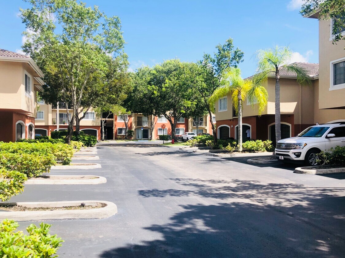 4183 N Haverhill Rd Unit 712, West Palm Beach, FL 33417 Condo for