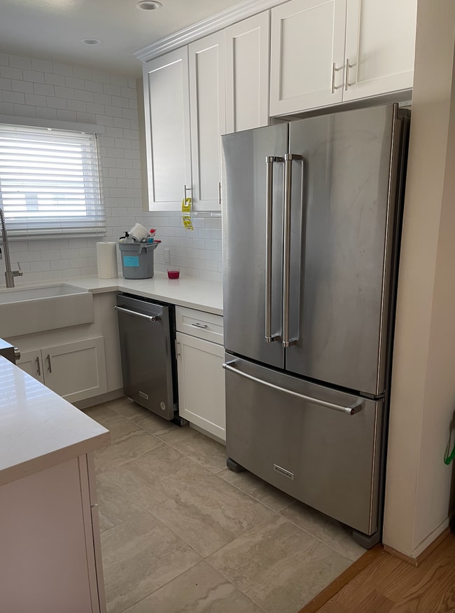 Kitchen (View Right) - 2041 Euclid St