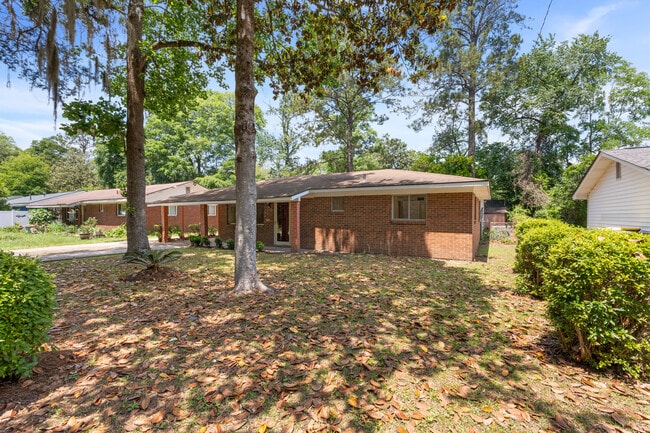 Foto del edificio - 112 Cedar Grove Rd