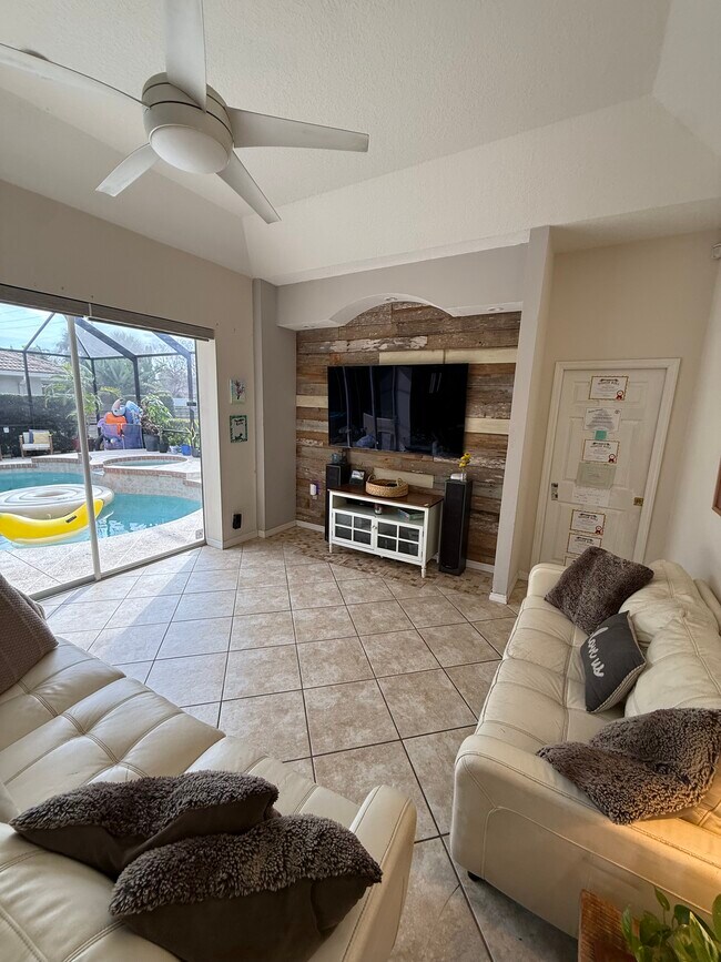 Foto del edificio - 5522 Eastwind Dr