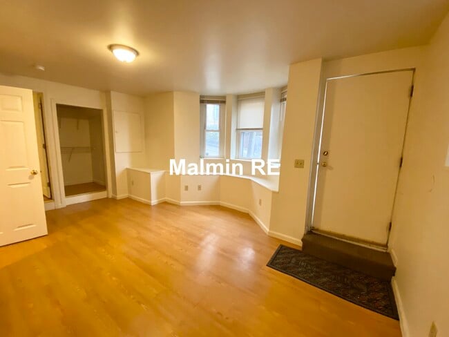 Foto del edificio - 2 Shepherd Ave