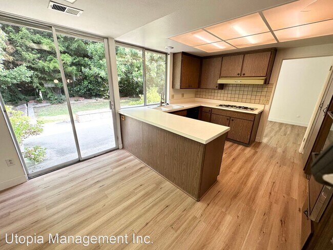 Foto del edificio - 4 br, 3 bath House - 1941 E. Hillhaven Dr.