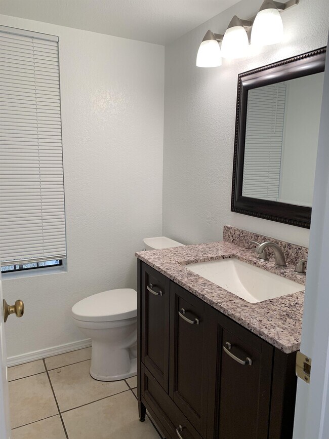 Building Photo - 953 N Camino Seco