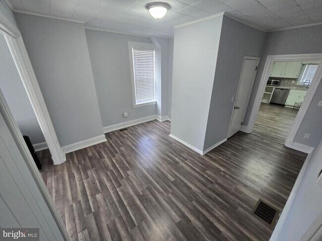 Building Photo - 9 E Simpson St