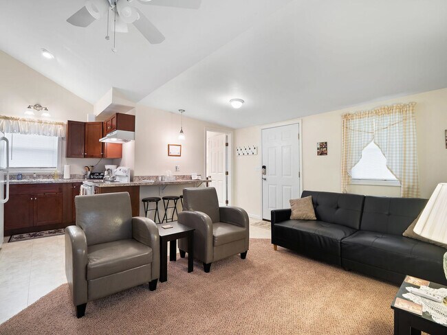 Foto del edificio - 5736 Lake Rd E