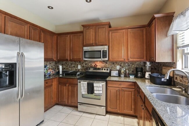 Building Photo - 468 Tufton Tr
