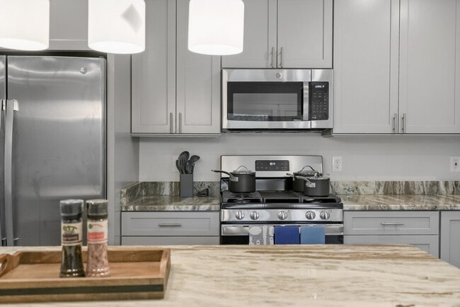 Building Photo - 7900 Heritage Dr