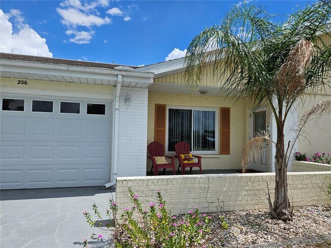 Building Photo - 206 Sola Ln