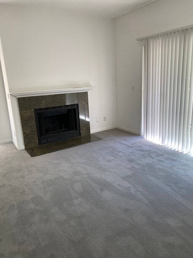 Sala de estar - 2485 Creekside Ct