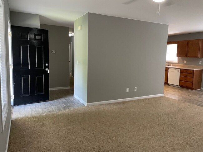 Foto del edificio - 3 BDRM 2 BA HOME BUILT IN 2004, 1208 SQ FT...