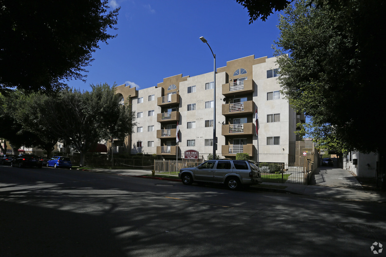 Primary Photo - North Towers Apartments