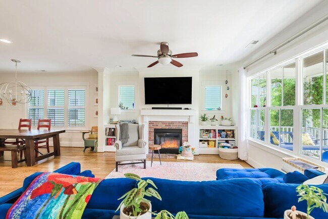 Foto del edificio - APPLICATION PENDING! Available 9/22/25! Go...